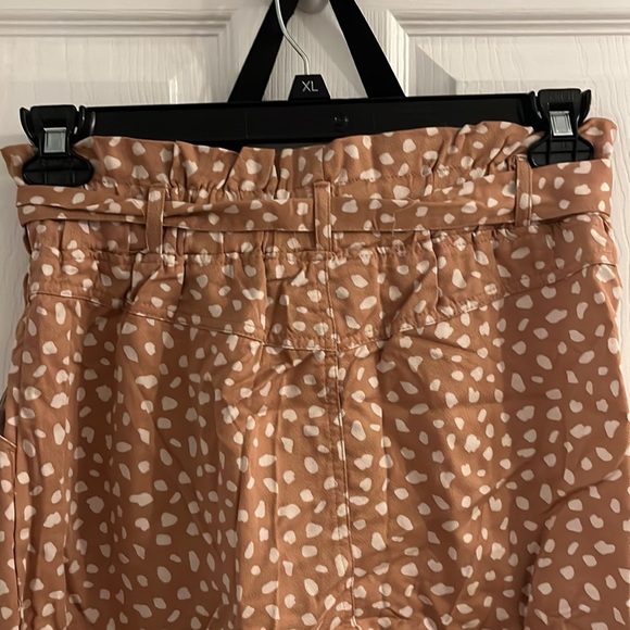 Thread & Supply Pink/Nude Stretchy Belted Printed Shorts - Picture 3 of 3